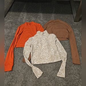 Bundle Of Long Sleeve Crop Tops. XS/S.